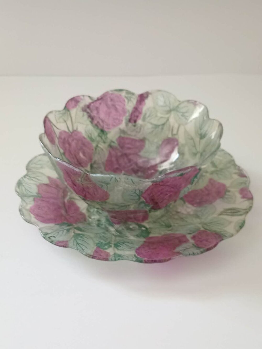 Vintage Floral Glass Bowl & Plate Set – Scalloped Edges - Picture 2 of 8